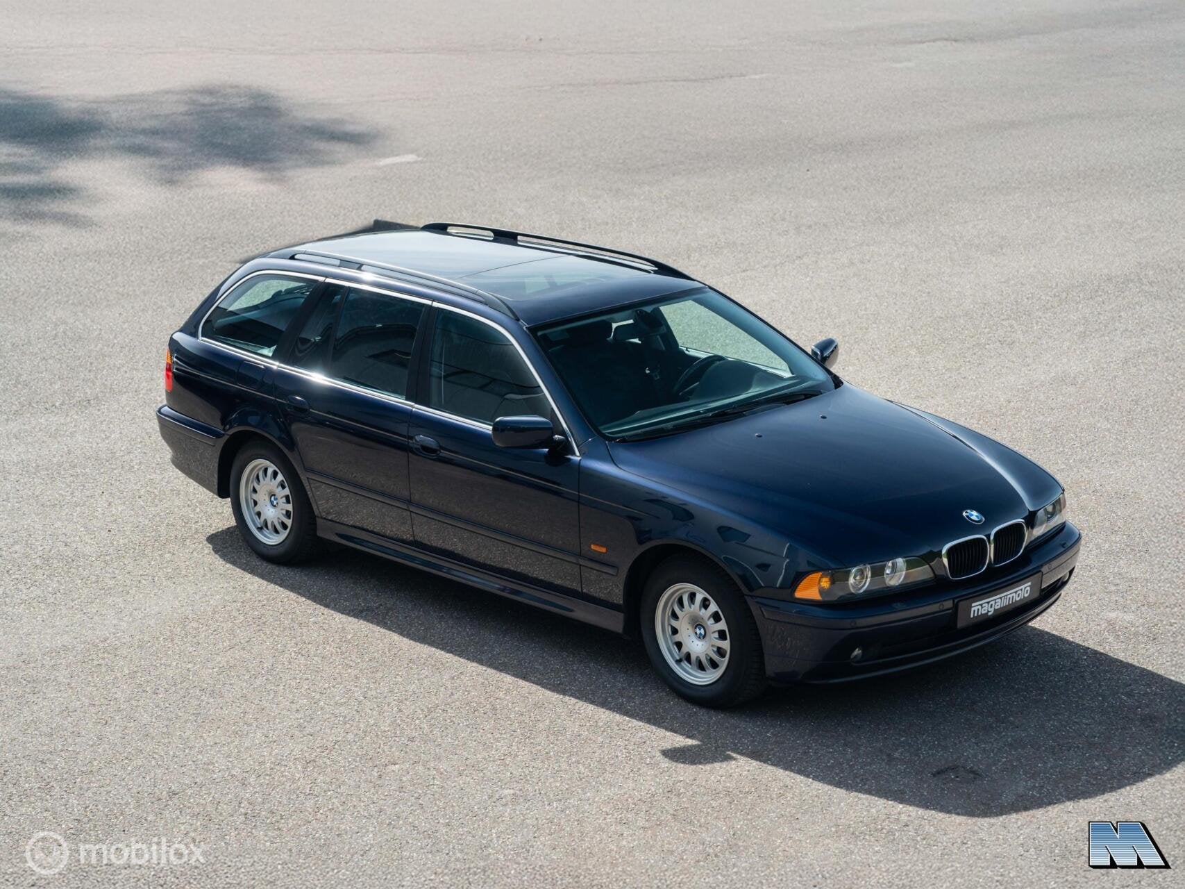 BMW 5-serie E39 Touring 520i l 74.000 km l Zeer mooi!, Auto's, Gebruikt, Zwart, Blauw, 10 km/l