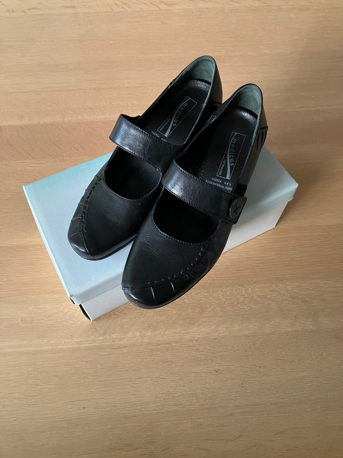 Zwarte schoenen MEDICUS maat 39,5, Ophalen of Verzenden, Zo goed als nieuw, Zwart