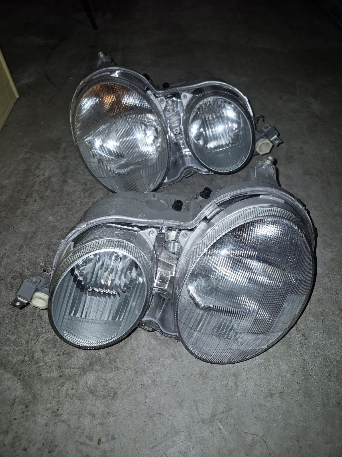 Mercedes koplampen, Ophalen