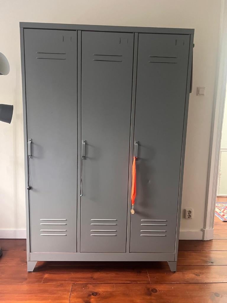 De Eekhoorn metalen locker kast – industriële designkast, Ophalen of Verzenden, Zo goed als nieuw, Industriële metalen locker kast | 3-deurs | Urban loft