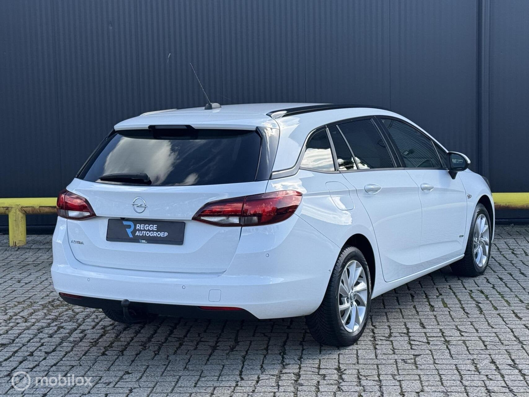 Opel Astra Sports Tourer 1.2 Edition TREKHAAK | NAVI, Voorwielaandrijving, Gebruikt, Euro 6, 1199 cc