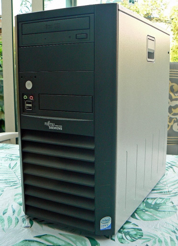 Vintage Fujitsu Siemens Esprimo P2520 met Windows XP NL SP3, Computers en Software, Desktop Pc's, Gebruikt, HDD, Ophalen of Verzenden