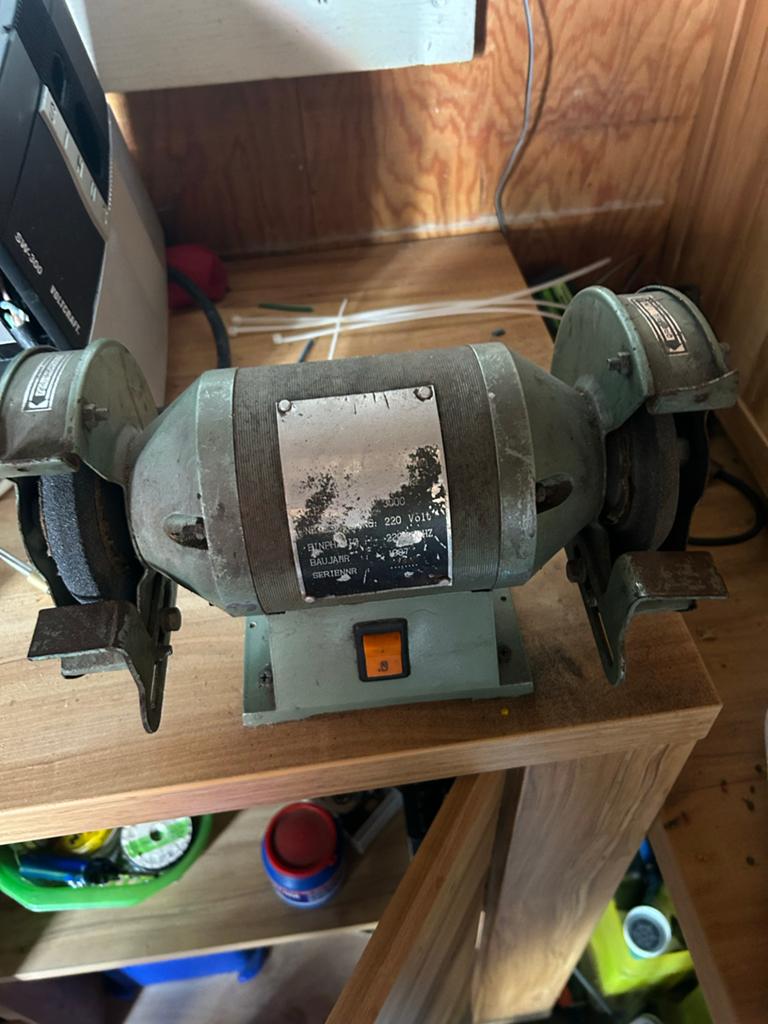 Robuuste Werkslijpmachine - Ideaal voor Werkplaats, Ophalen of Verzenden, Gebruikt, Minder dan 700 watt, Werkbankslijpmachine