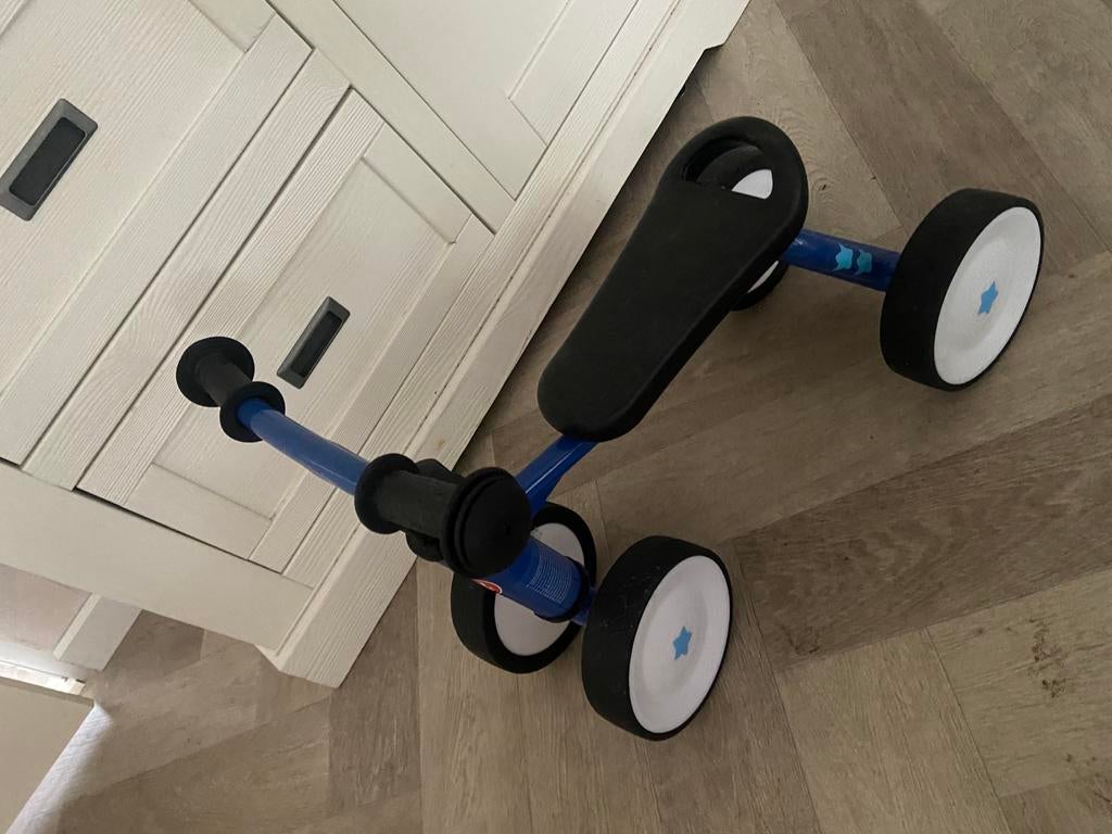 Blauwe loopfiets voor peuters, Kinderen en Baby's, Speelgoed | Buiten | Voertuigen en Loopfietsen, Ophalen of Verzenden, Zo goed als nieuw