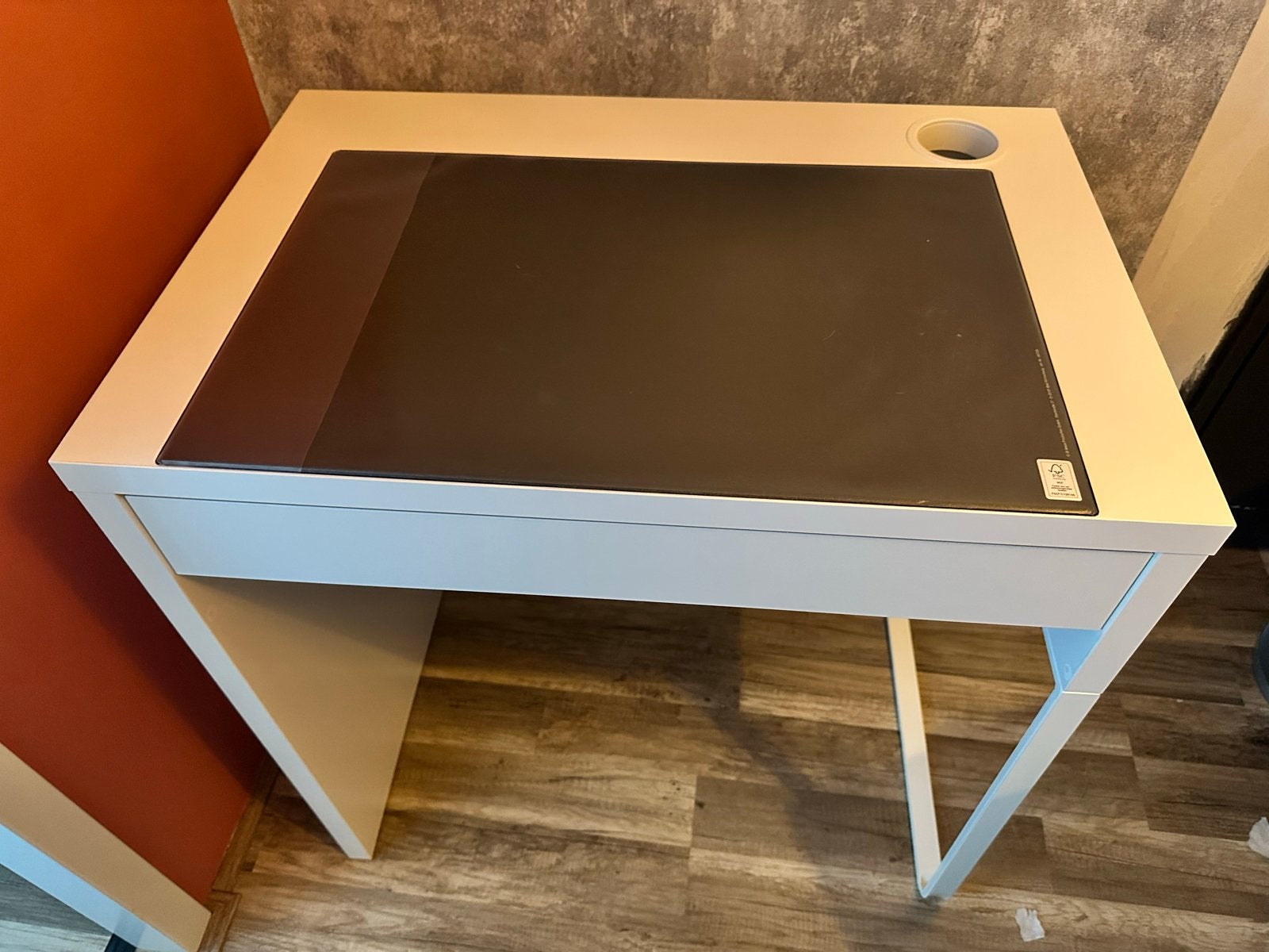 IKEA MICKE Bureau Wit 73x50 cm met Lade en Kabelgoot, Ophalen, Met lades, Spaanplaat of MDF, Zo goed als nieuw
