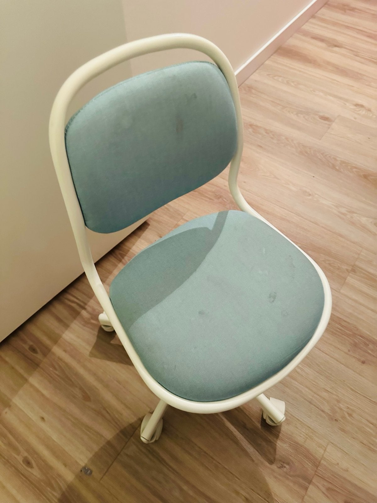 Bureaustoel lichtblauw met wit frame van IKEA, Ophalen, Gebruikt, Blauw, Bureaustoel