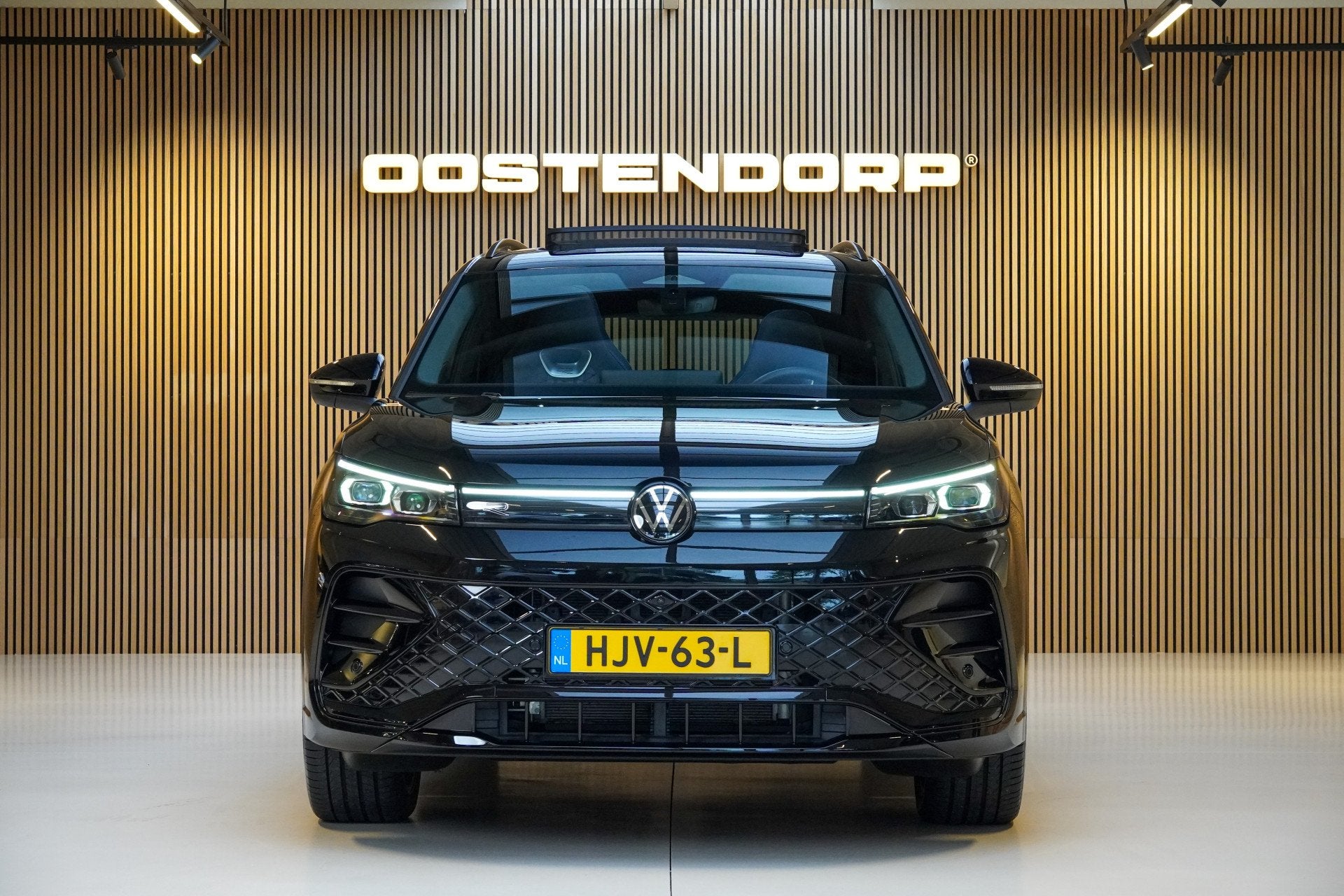 Volkswagen Tiguan 1.5/204pk eHybrid R-Line Blackstyle|2025|P, Auto's, Alcantara, Zwart, Origineel Nederlands, Bedrijf
