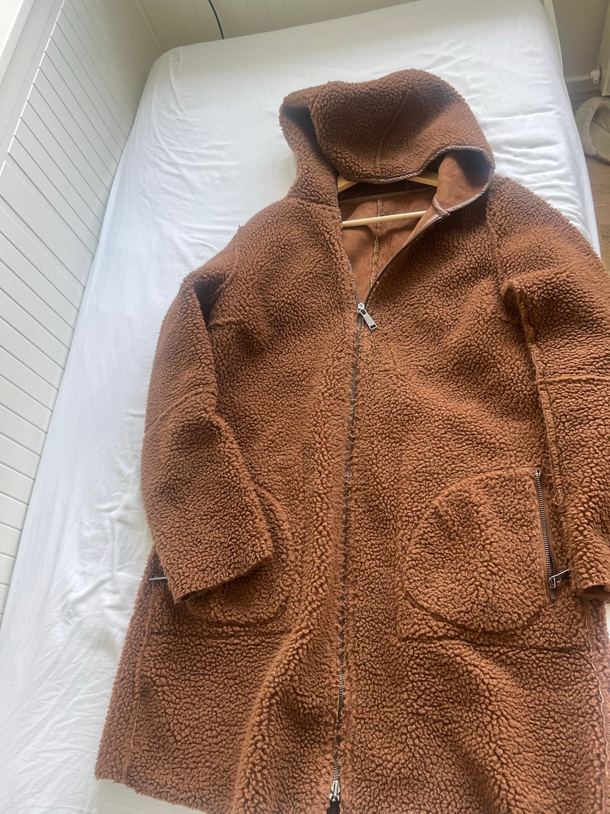 Bruine teddy jas met capuchon, Ophalen of Verzenden, Zo goed als nieuw, Maat 38/40 (M), Bruin