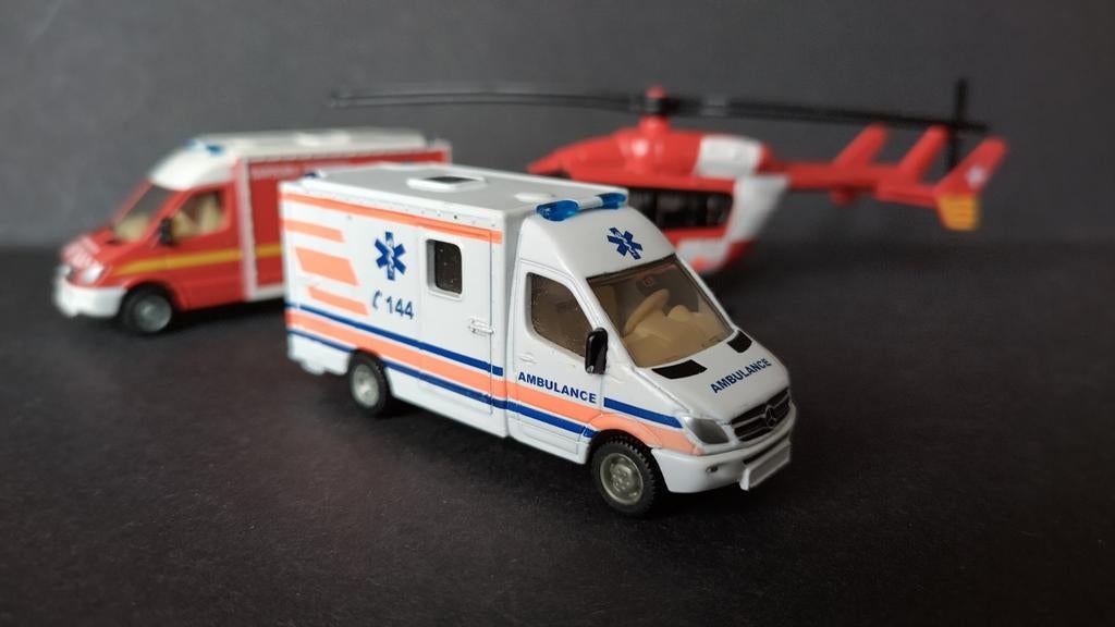 Mercedes Benz Sprinter Ambulance en Heli Siku Pol, Schlittenbacherstrasse 60 Lüdenscheid Germany, SIKU, Verzenden, Zo goed als nieuw