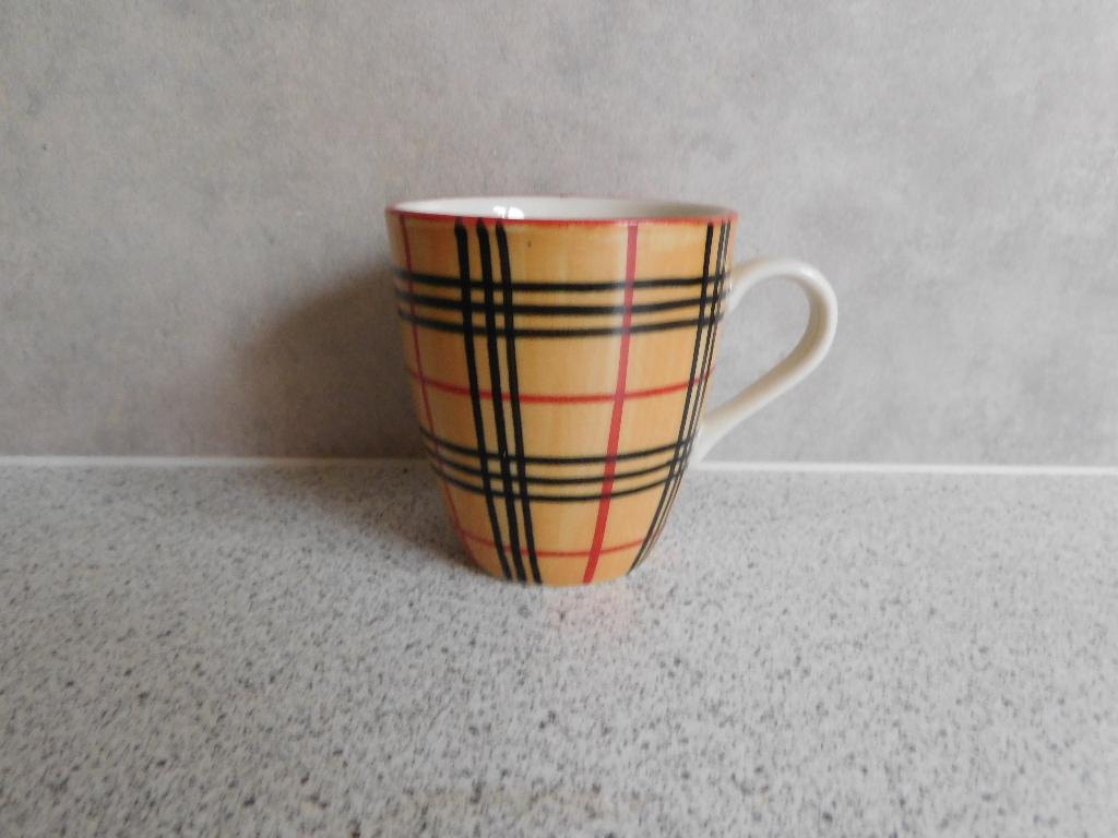 Senseo mok Burberry Ruit Vic's Handpainted, Huis en Inrichting, Keuken | Servies, Ophalen of Verzenden, Zo goed als nieuw, Overige stijlen