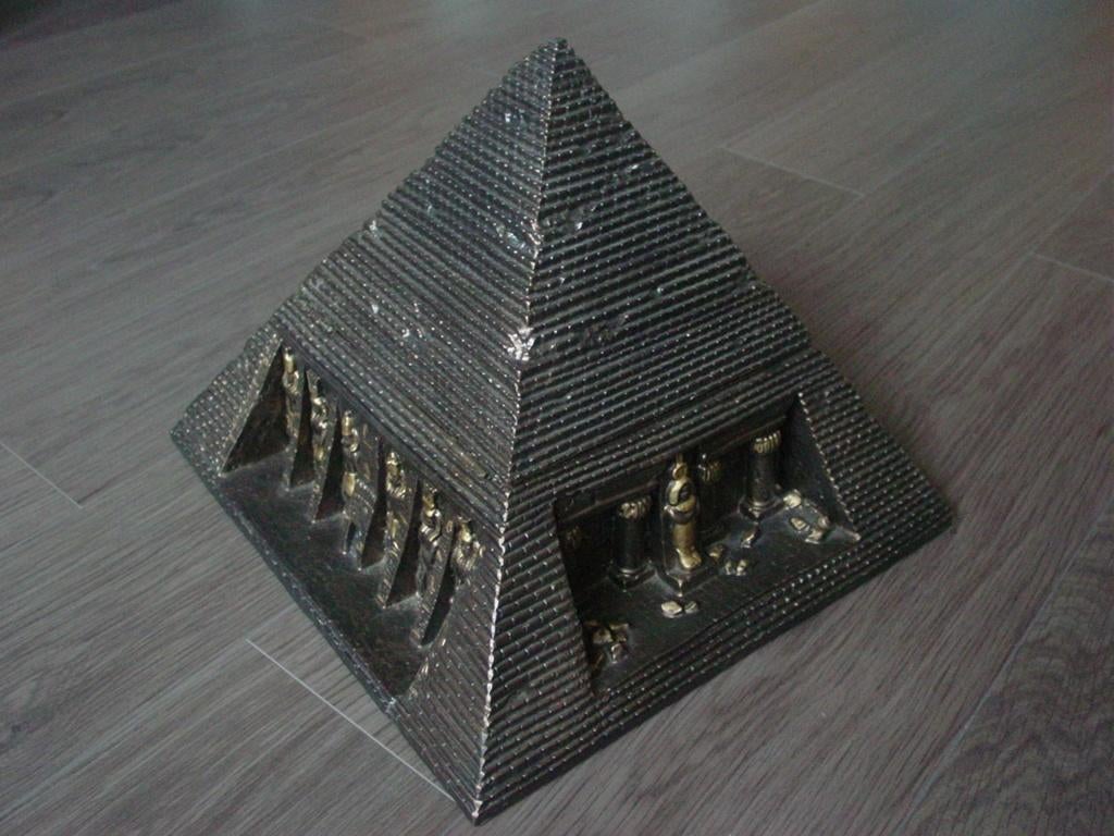 Schitterende piramide, Ophalen of Verzenden, Zo goed als nieuw, Kunststof