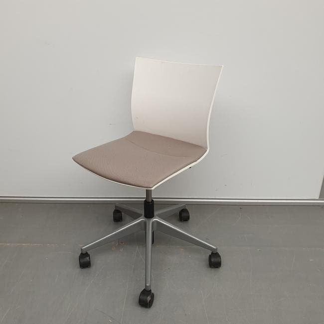 Diverse werkstoelen AHREND verrijdbare stoelen, Ophalen, Gebruikt, Bruin, X