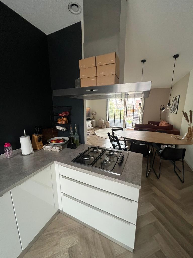 ✨HOOGGLANS KEUKEN MET KASTENWAND+APPARATUUR  ✨, Huis en Inrichting, Keuken | Complete keukens, Ophalen, Wit, Hoekkeuken, Zo goed als nieuw