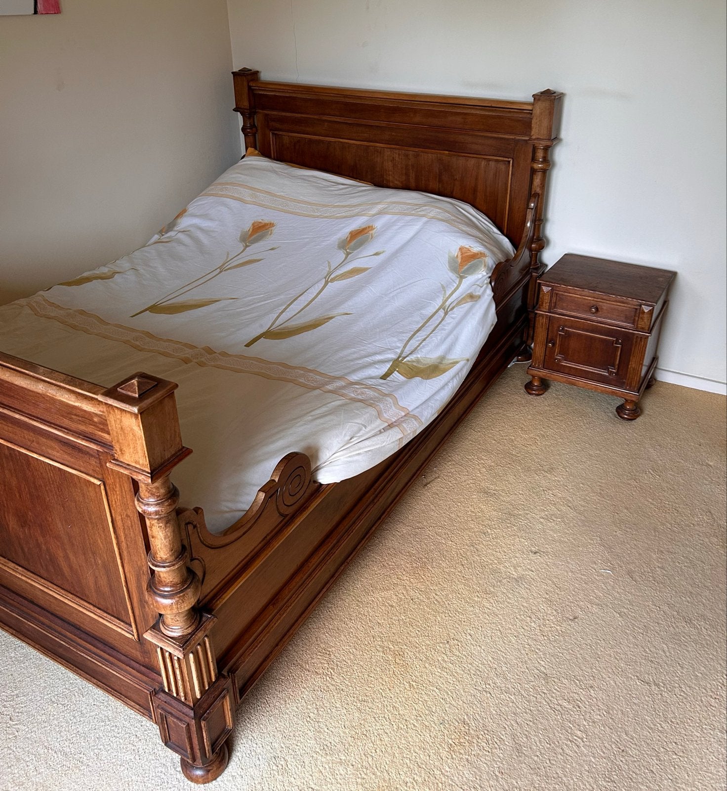 Antiek houten twijfelaar bed met nachtkastjes, Ophalen