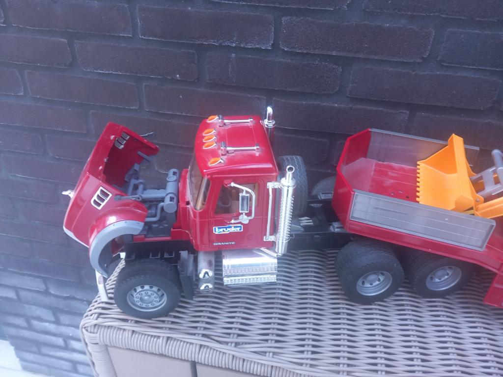 Bruder Mack vrachtwagen met JCB graafmachine, Ophalen, Gebruikt