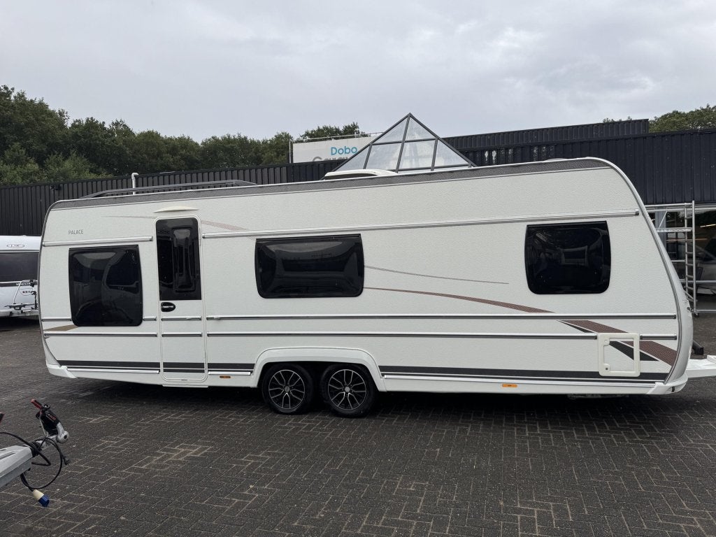 Fendt Palace 650 2021 | Airco | Voortent, Caravans en Kamperen, Caravans, Schokbreker, Bedrijf, Treinzit, Overige typen