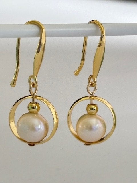  Prachtige Parel Oorbellen 14K Goud  , Hangers, Wit, Nieuw, Ophalen of Verzenden