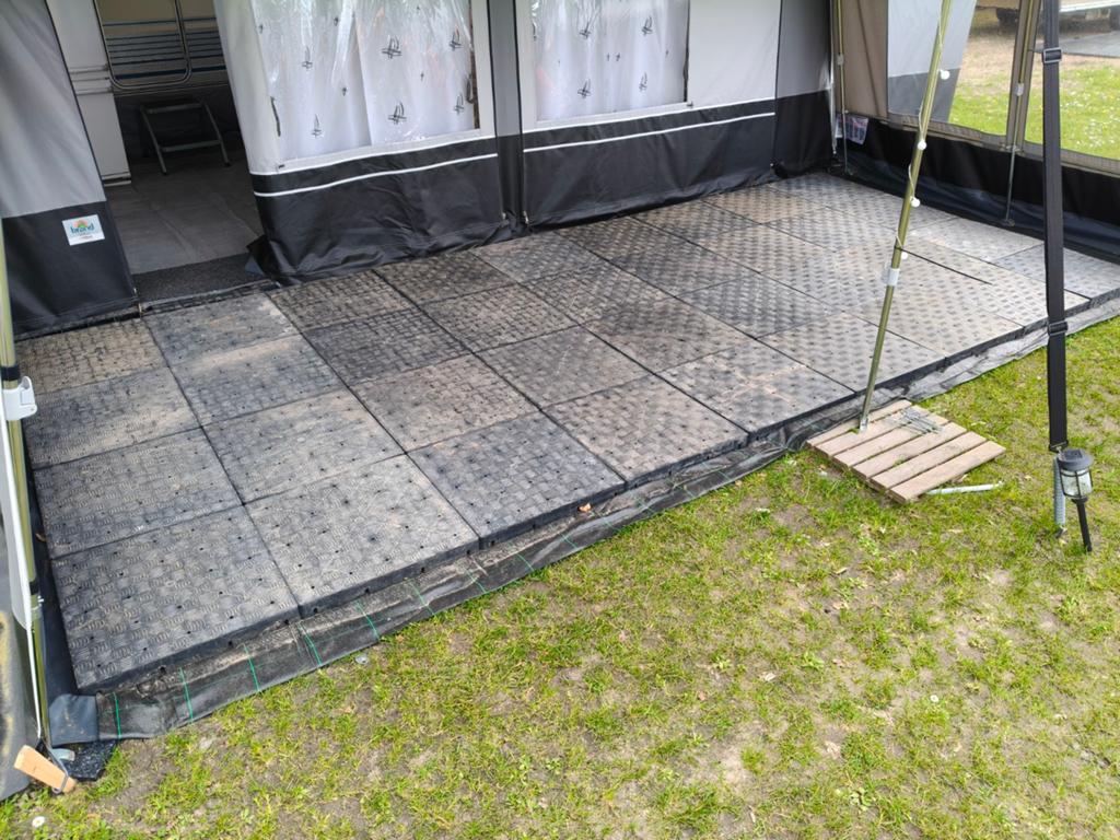 Camping tent tegels, Ophalen