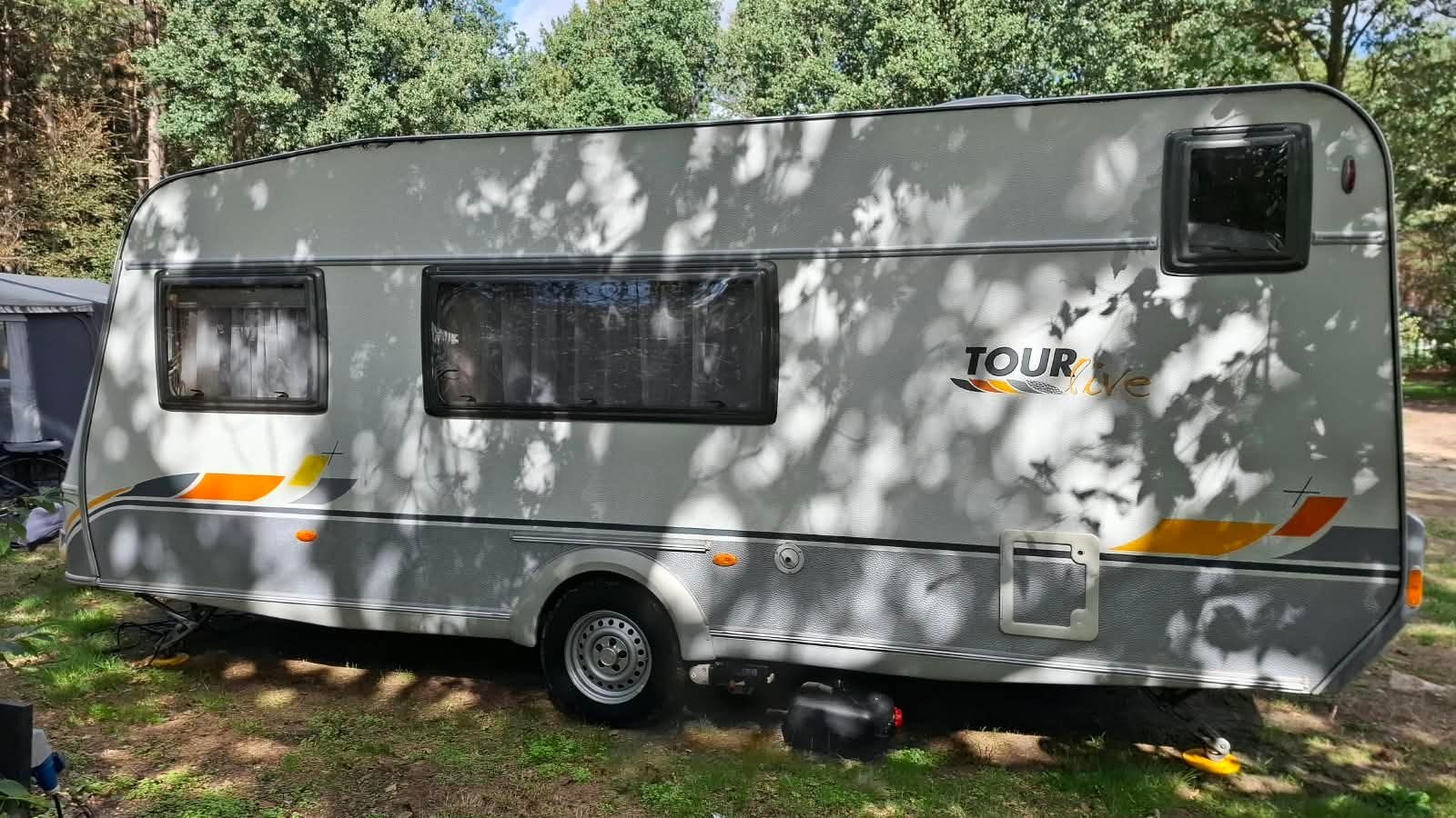 TEC Tour Live Caravan met stapelbed, voortent en mover, Koelkast, Treinzit, Particulier, Tot en met 5