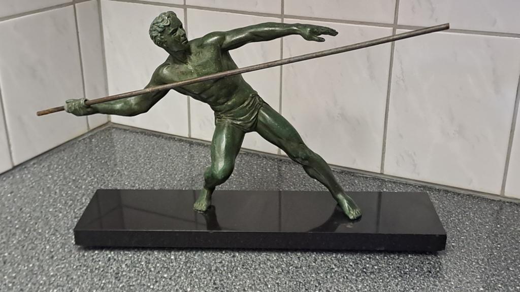Vintage bronzen speerwerper op marmeren sokkel, Gepatineerd, Ophalen of Verzenden, Brons, 20 - 50 cm