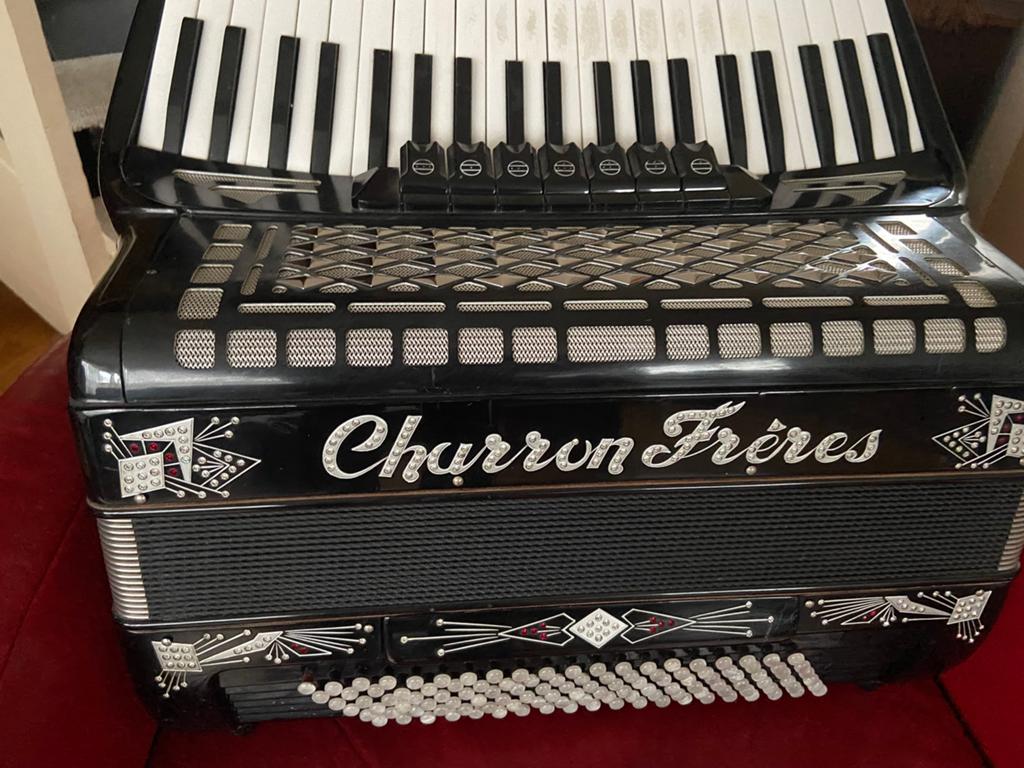 Charron Frères, Muziek en Instrumenten, Accordeons, Gebruikt, Met koffer, Accordiola, 120-bas