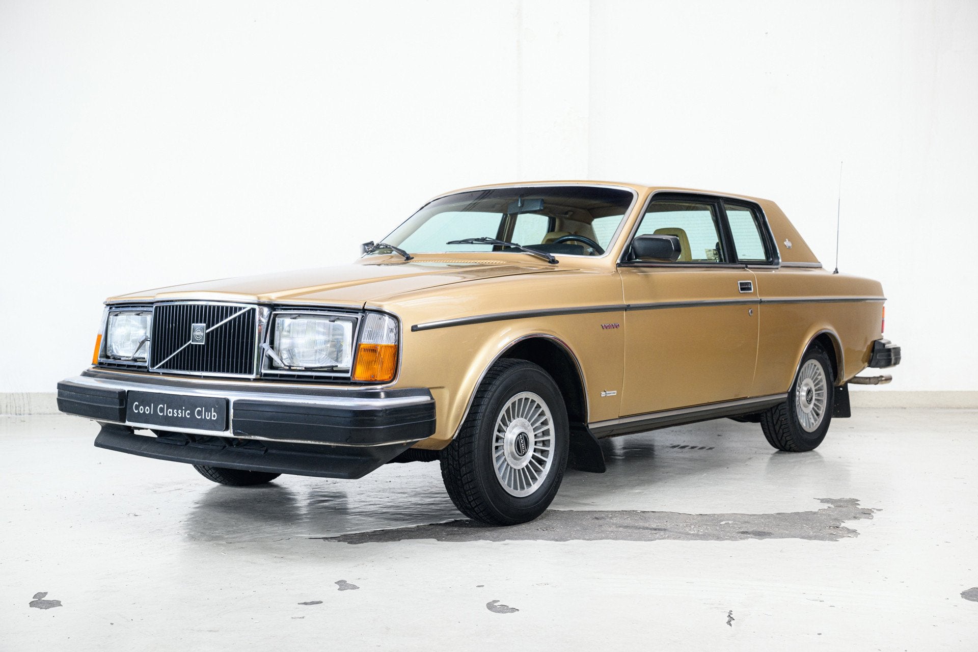 Volvo 262 Coupé Bertone - Documented History - Coronado Gol, Auto's, Automaat, Dealer onderhouden, Achterwielaandrijving, Gebruikt
