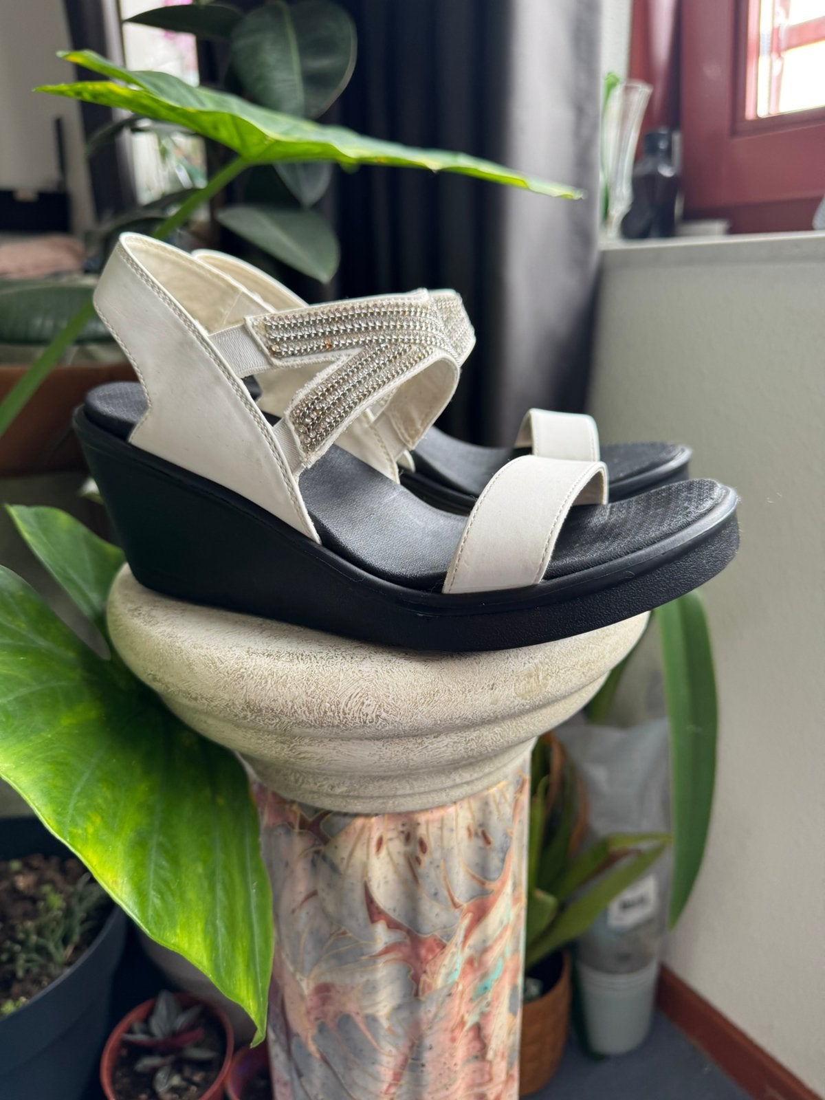 Skechers Sandals Size 38.  Rhinestones White Comfort Shoes, Verzenden, Zo goed als nieuw, Wit, Sneakers of Gympen