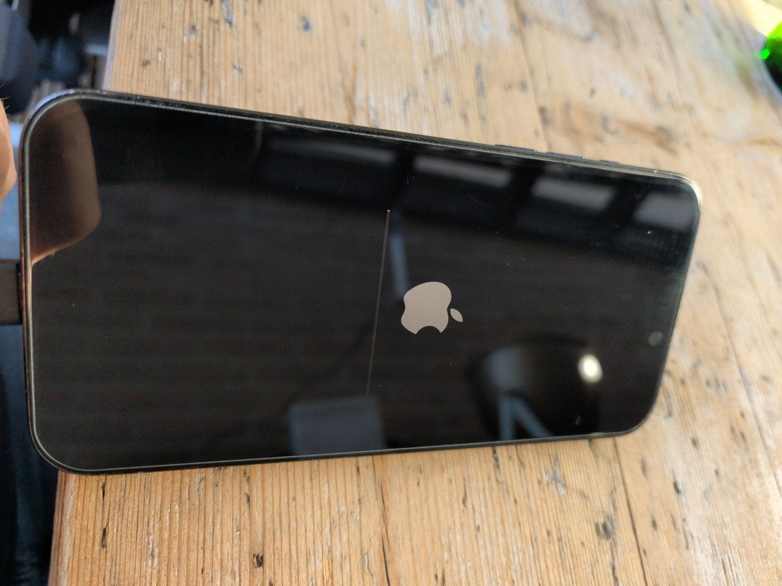 Foto 10 van iPhone 15 Pro Max - Achterkant beschadigd