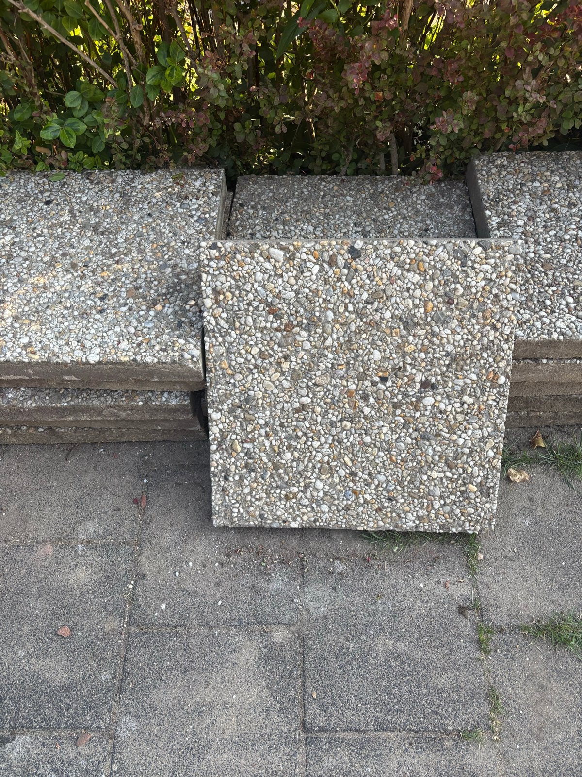 49 grindtegels 50x50cm gratis af te halen, Gebruikt, Ophalen of Verzenden, 10 m² of meer, Grind