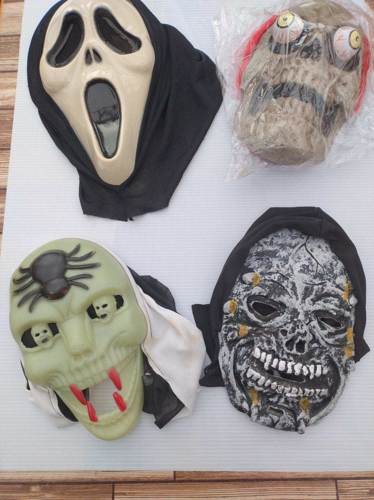 Halloween Maskers  - Diverse Griezelige Stijlen, Hobby en Vrije tijd, Ophalen of Verzenden, Gebruikt, Hoed of Pruik, Halloween of Griezel