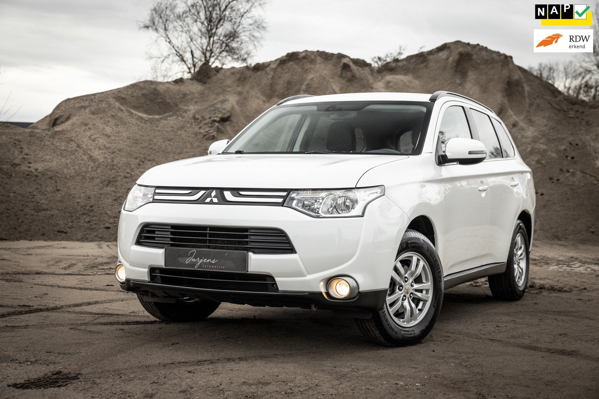 Mitsubishi Outlander 2.0 Intense (150pk) Orig NL | NAVI | CR, Auto's, Zwart, 4 cilinders, 150 pk, Wit