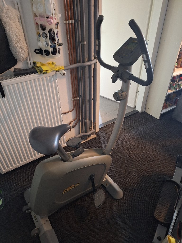 hometrainer/fietstrainer TUNTURI F20, Sport en Fitness, Ophalen, Zo goed als nieuw, Benen, Hometrainer