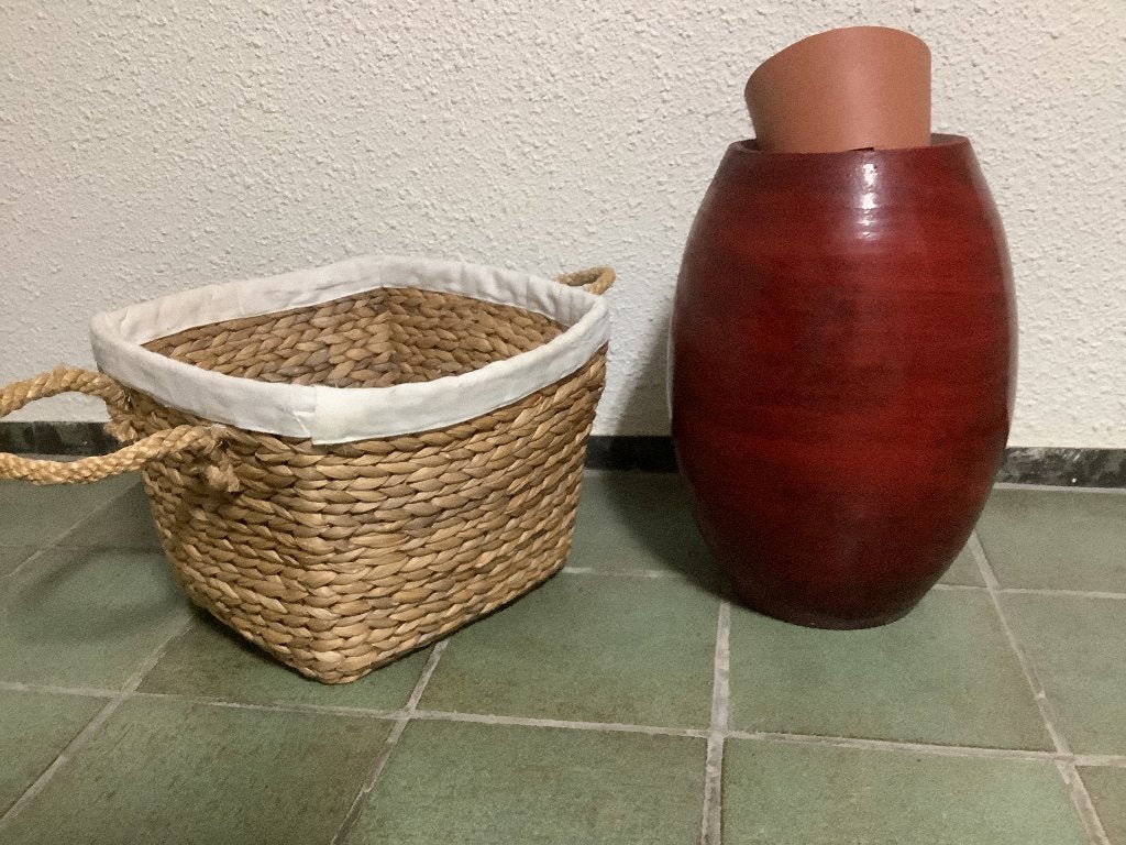 Rieten Mand en vaas/pot, Huis en Inrichting, Woonaccessoires | Vazen, Ophalen, Overige materialen, Overige kleuren, Zo goed als nieuw