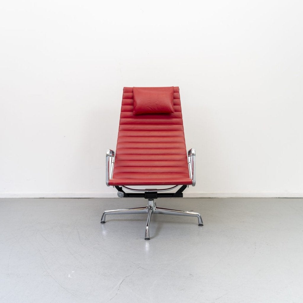 Vitra Eames EA 124 Fauteuil Rood Leer - Chroom, Niet ingevuld, Zo goed als nieuw, Niet ingevuld, Niet ingevuld