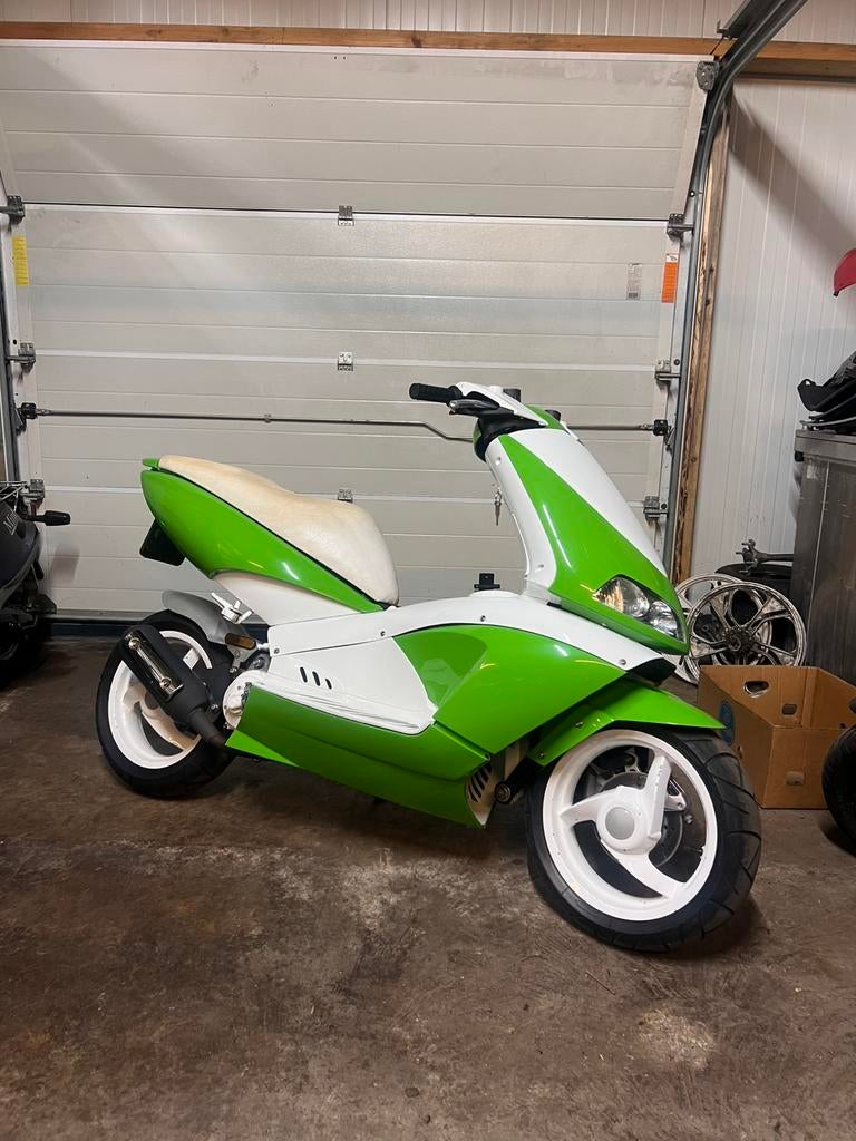 Aprilia area 51, Ophalen, Maximaal 45 km/u, Zo goed als nieuw, Area 51