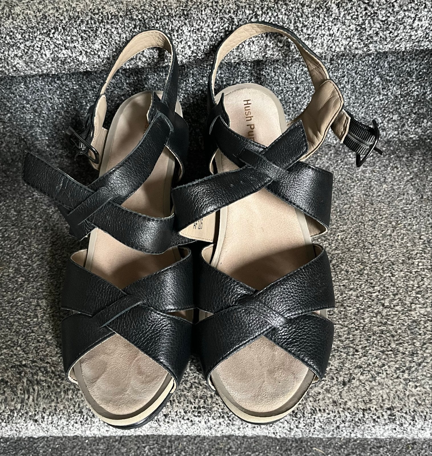 Hush Puppies Zwarte Sandalen met Sleehak Maat 42, Zwart, Zo goed als nieuw, Sandalen of Muiltjes, Ophalen of Verzenden