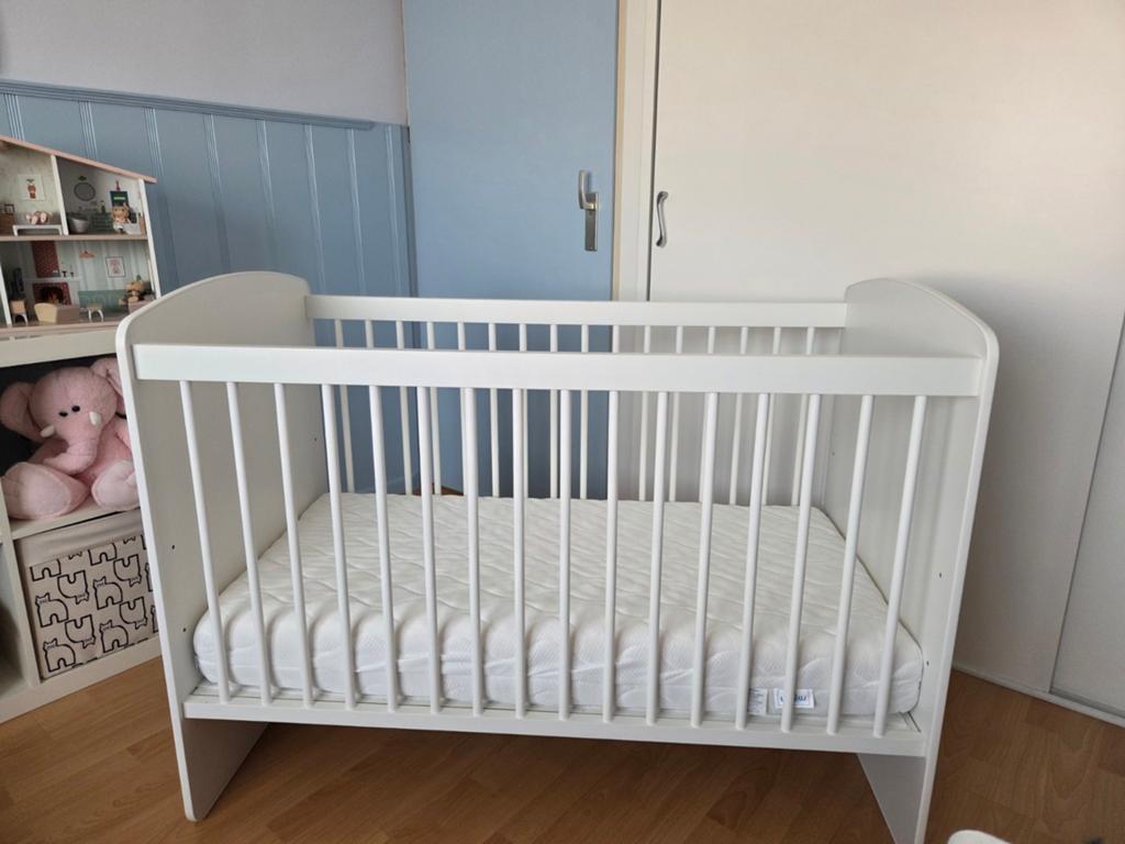 Wit ledikant met matras, Ophalen, Gebruikt, Ledikant