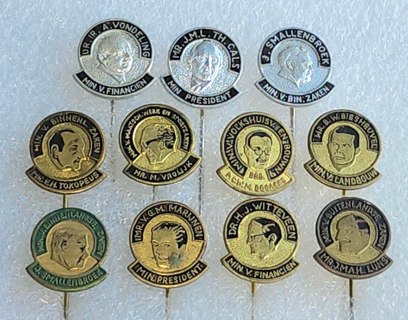 11 Speldjes Ministers van Koopmans Leeuwarden, Verzamelen, Speldjes, Pins en Buttons, Ophalen of Verzenden, Gebruikt, Overige onderwerpen