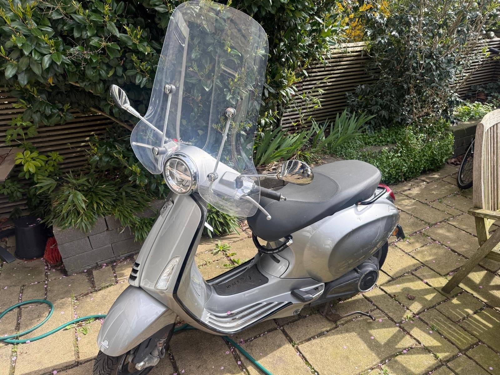 Vespa Electrica brommer 45km opknapper storing, Fietsen en Brommers, Gebruikt, Overige modellen, Maximaal 45 km/u, Elektrisch