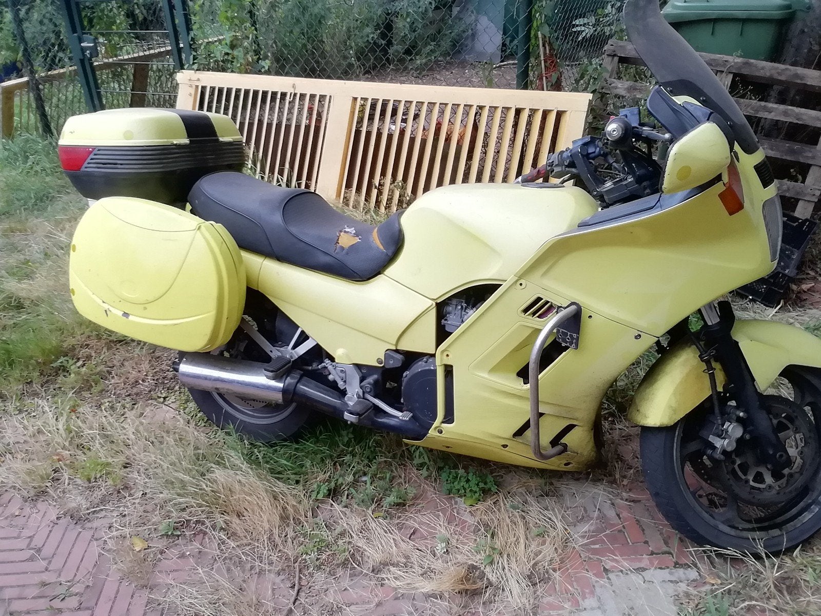 Kawasaki Toermotor - Gele klassieker met koffers, Motoren, Motoren | Kawasaki, Particulier