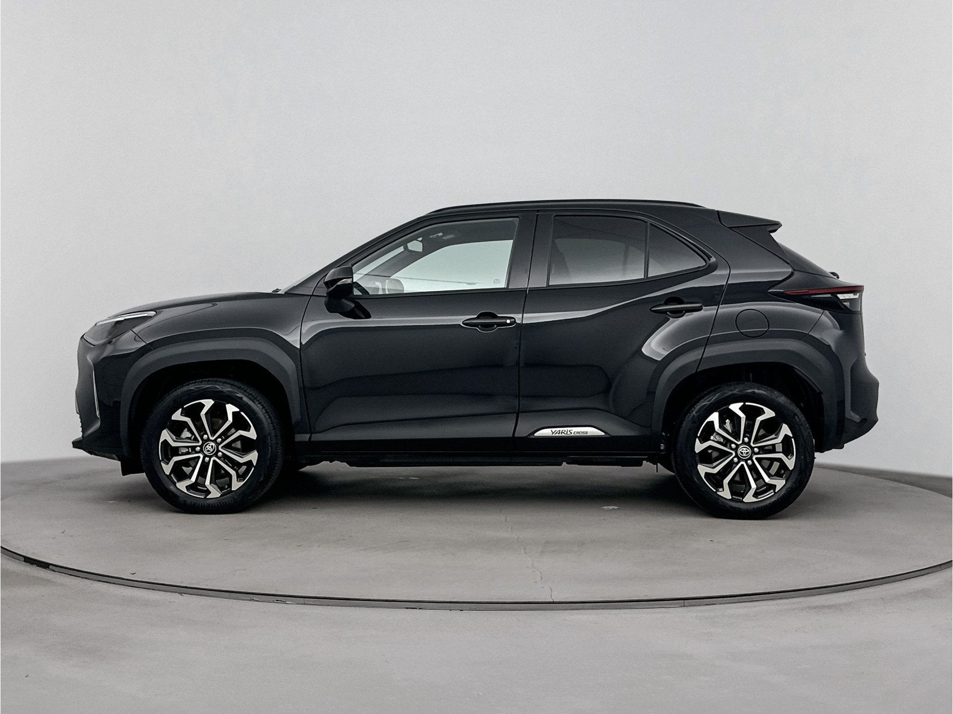 Toyota Yaris Cross 1.5 Hybrid 115 Dynamic Comfort Pack *DEMO, Stof, 116 pk, Zwart, Bedrijf