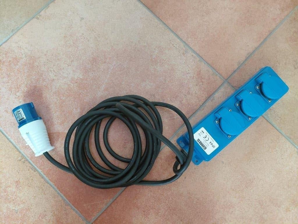 CEE Camping Verlengsnoer 5 meter - Waterdicht IP44 /3 Voudig, Ophalen, Zo goed als nieuw