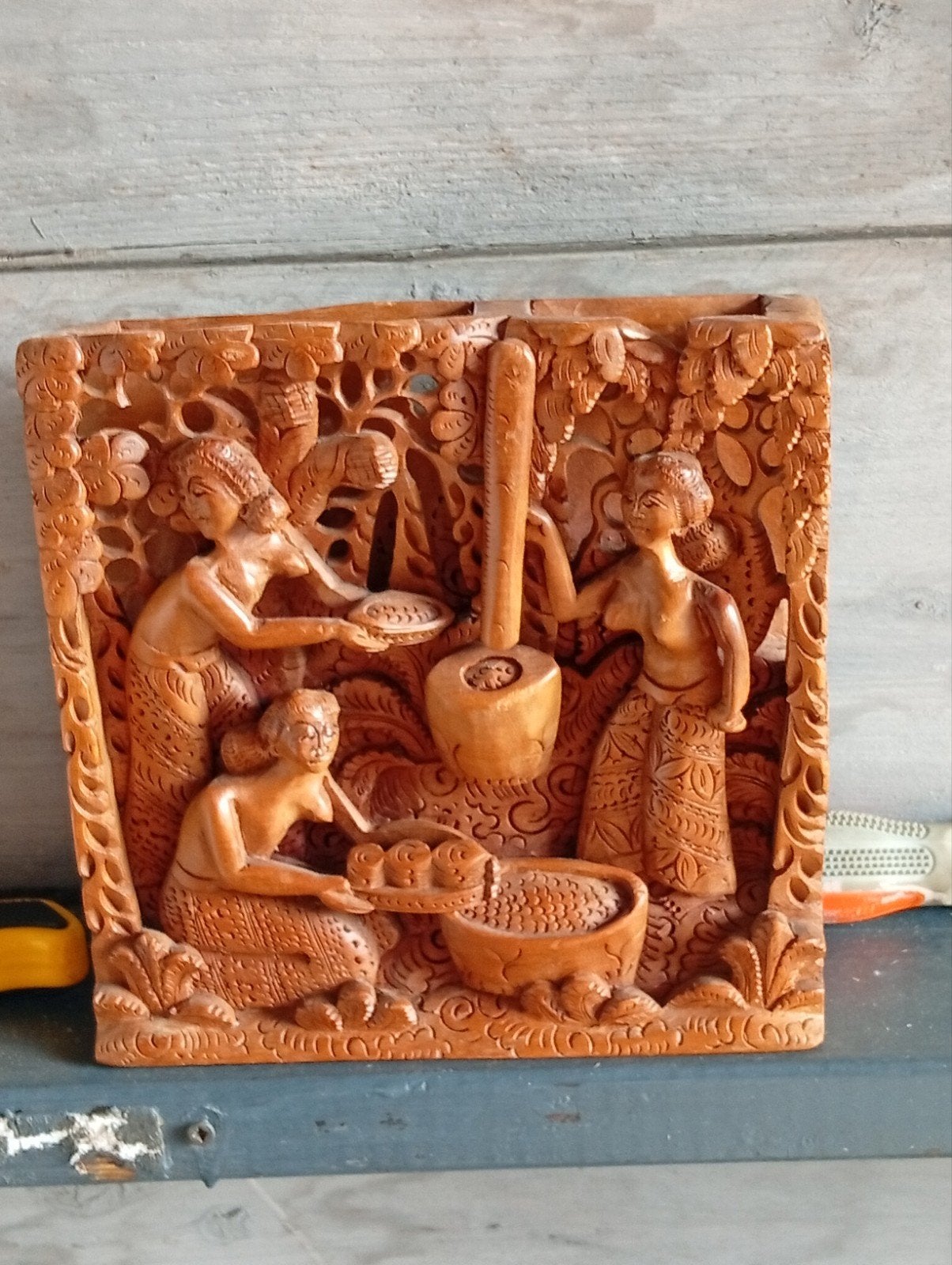 Houten wanddecoratie met Balinese scène, Antiek en Kunst, Ophalen of Verzenden