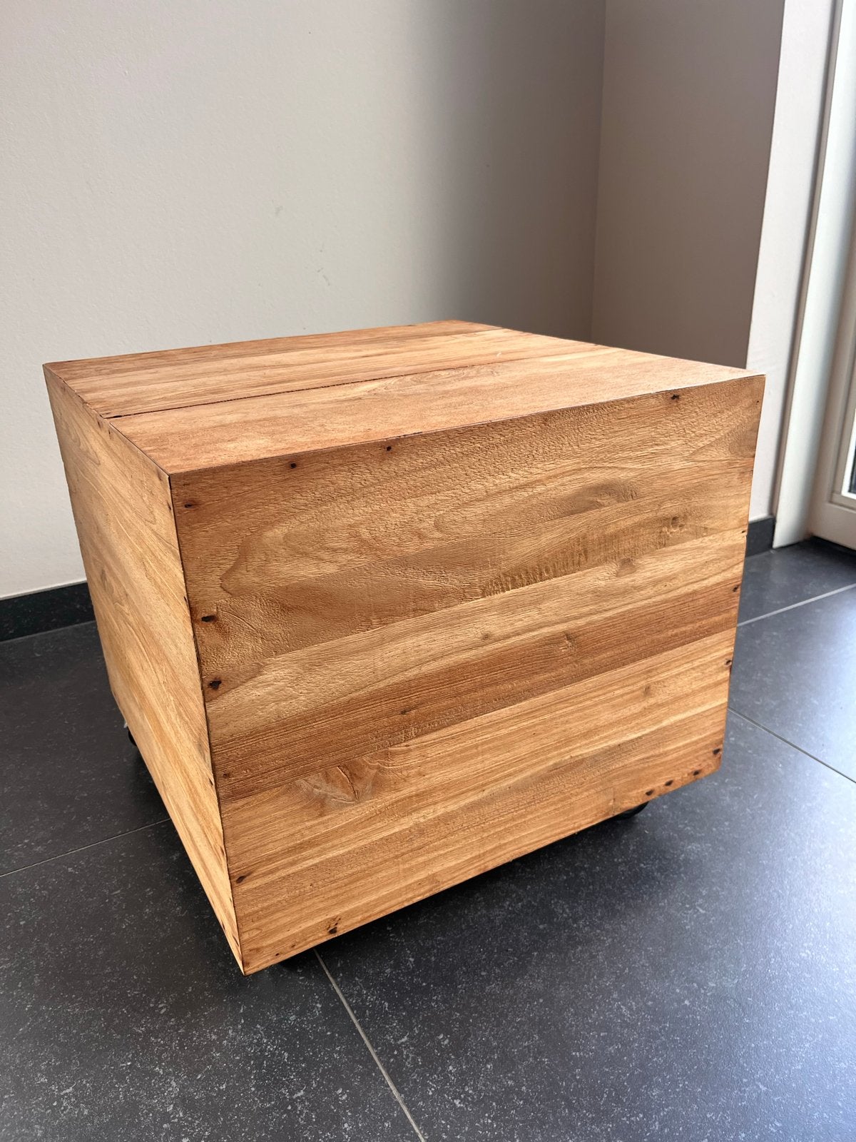 Houten kubus op wielen - 50x50 cm, Minder dan 55 cm, Gebruikt, Vierkant, Hout