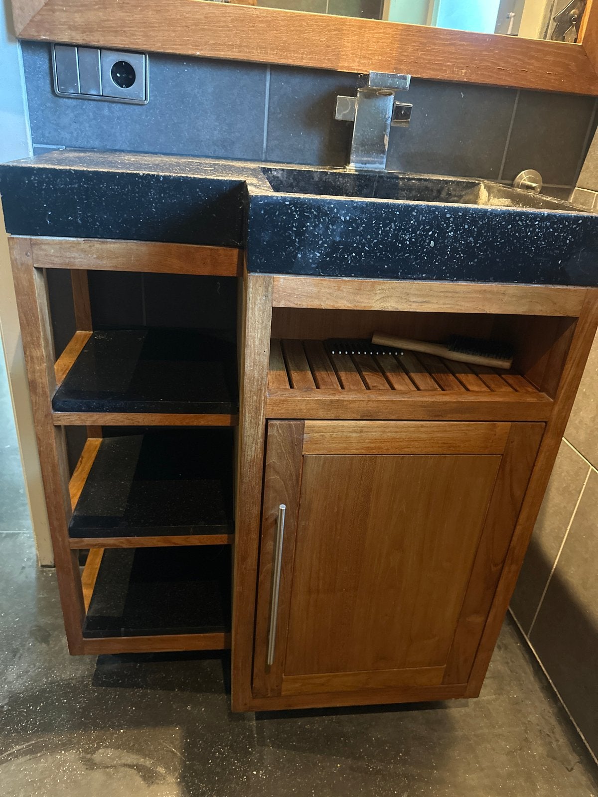 Teakhouten badkamerkastje met wastafel (opknapper), Huis en Inrichting, Ophalen, Gebruikt, 50 tot 100 cm, Minder dan 100 cm