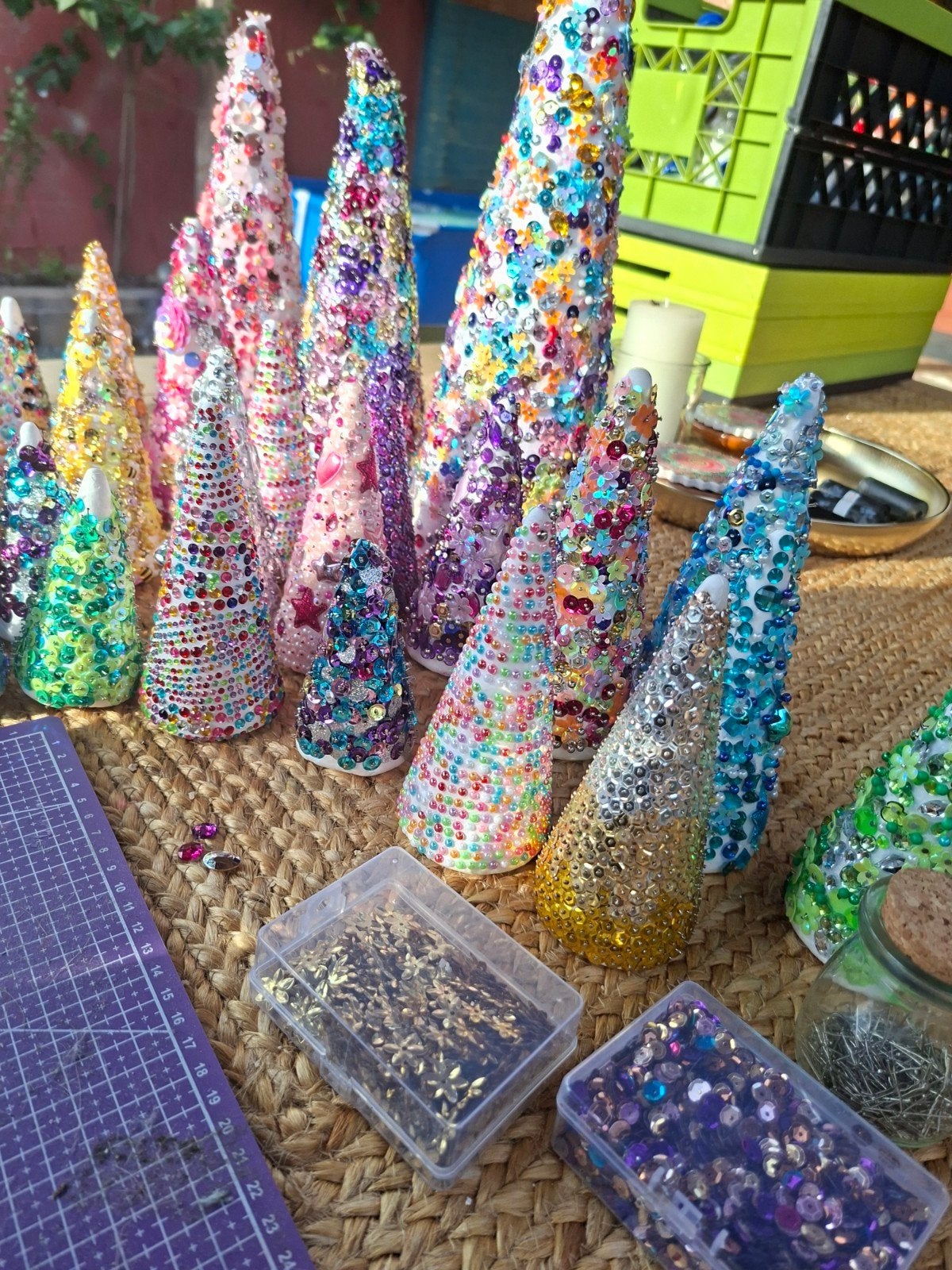 Decoratieve Pailetten Kegels - Diverse Maten, Handgemaakt, Nieuw, Meerkleurig, Ophalen of Verzenden