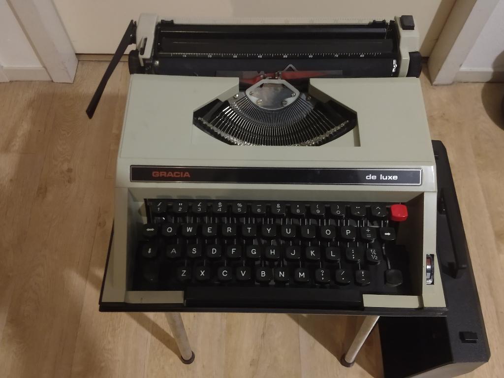 Vintage typemachine Gracia de luxe, Diversen, Typemachines, Ophalen of Verzenden, Gebruikt