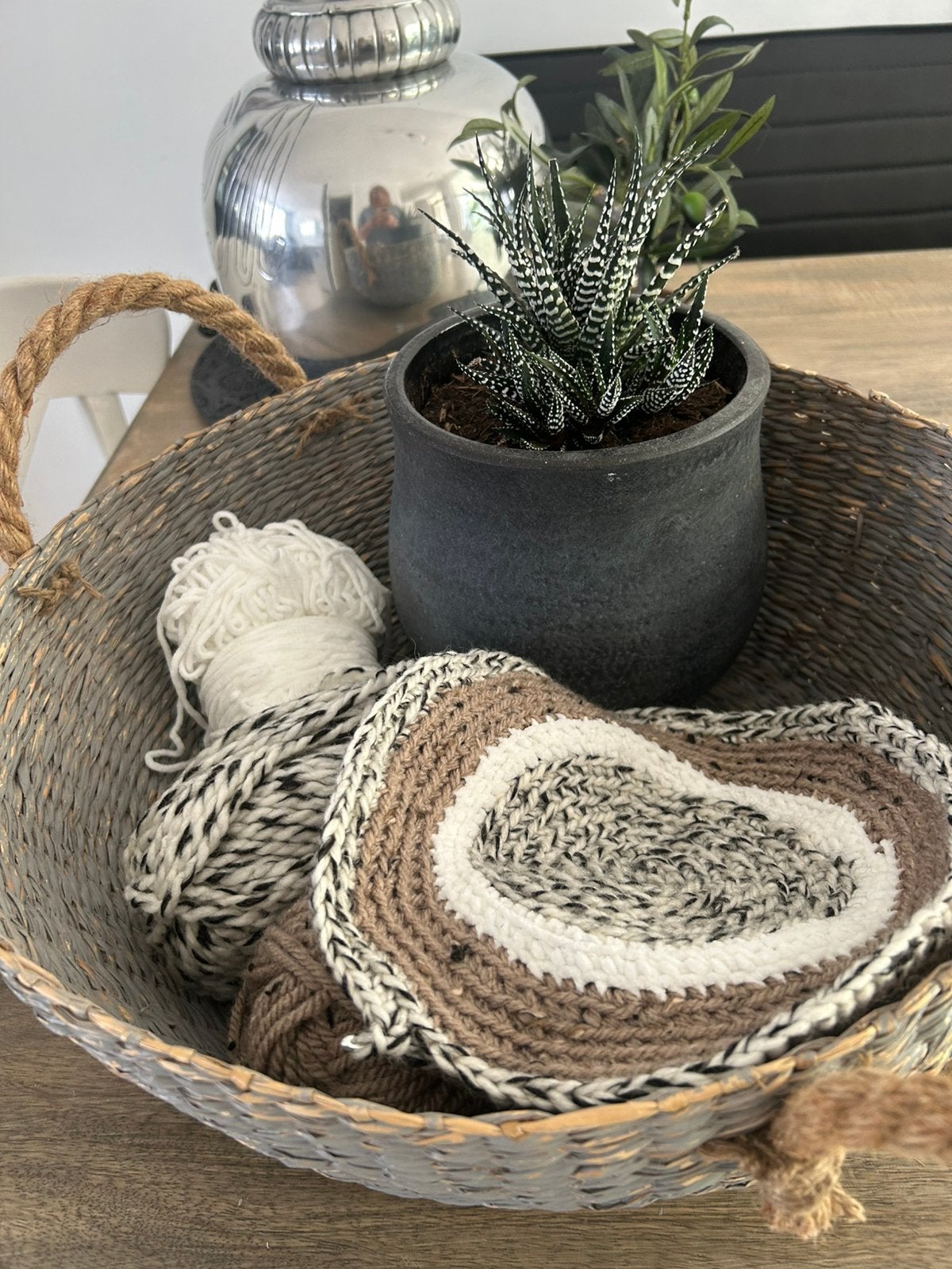 Leuke mand landelijk riet achtig rotan, Ophalen of Verzenden, Zo goed als nieuw