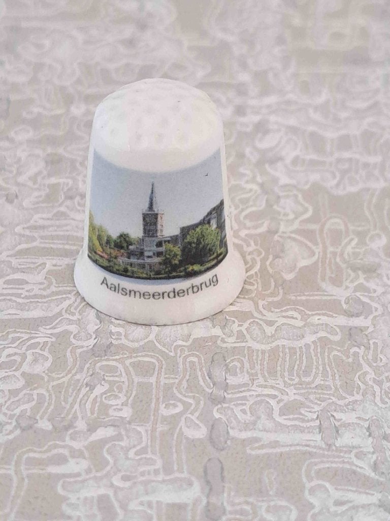 Aalsmeerderbrug Haarlemmermeer Vingerhoedje Porselein, Verzamelen, Vingerhoedjes, Ophalen of Verzenden, Nieuw, Porselein, Nederland