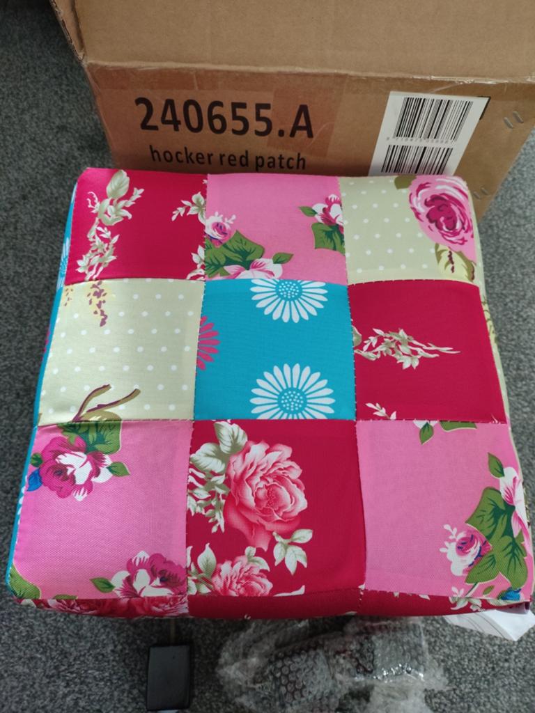 Hocker red patchwork motief rood blauw roze 31x31x33 nieuw, Vierkant, Nieuw, Minder dan 50 cm, Ophalen of Verzenden